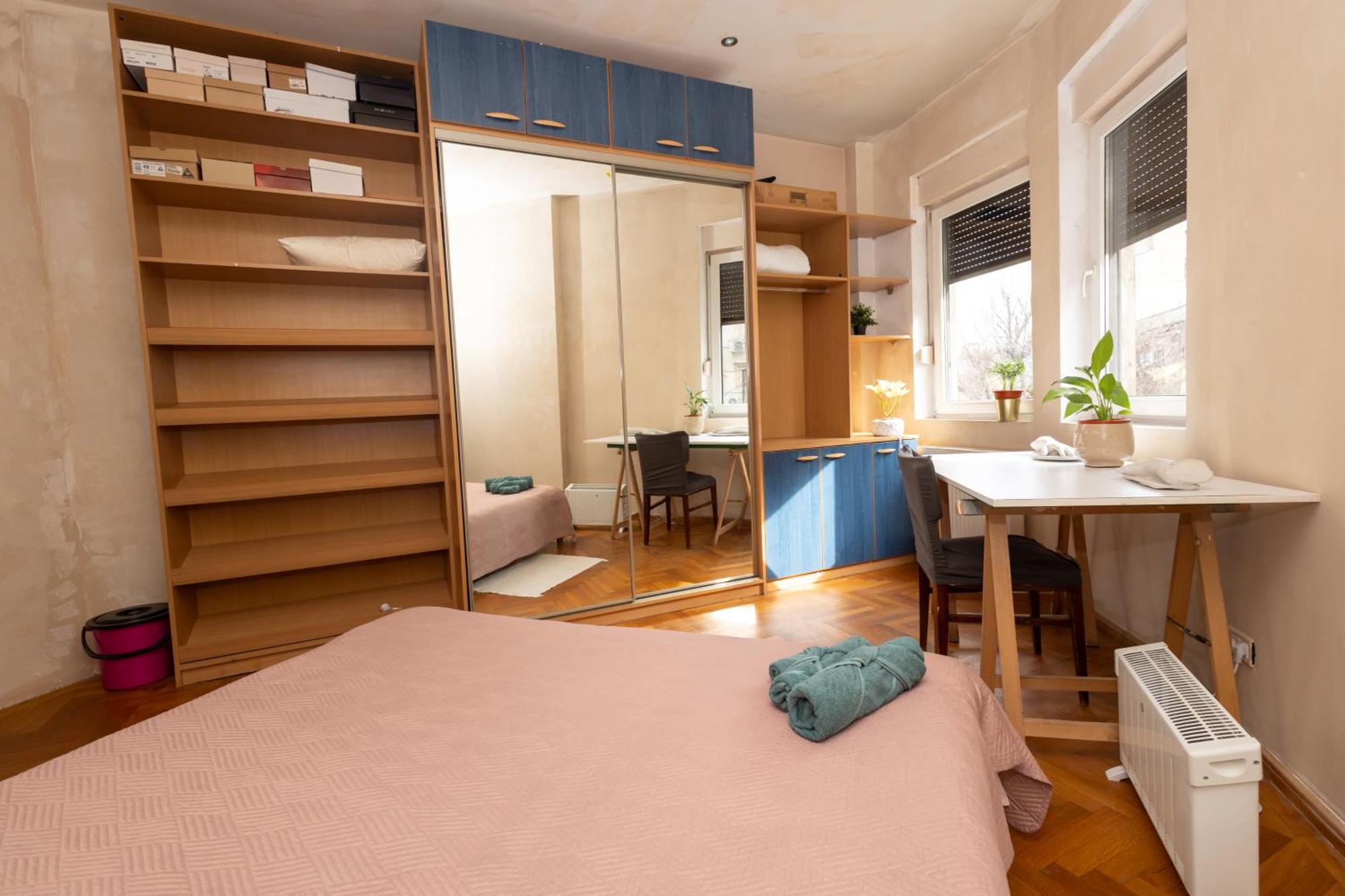 Shared Retro Vintage Luxury Apartment Bucarest Extérieur photo