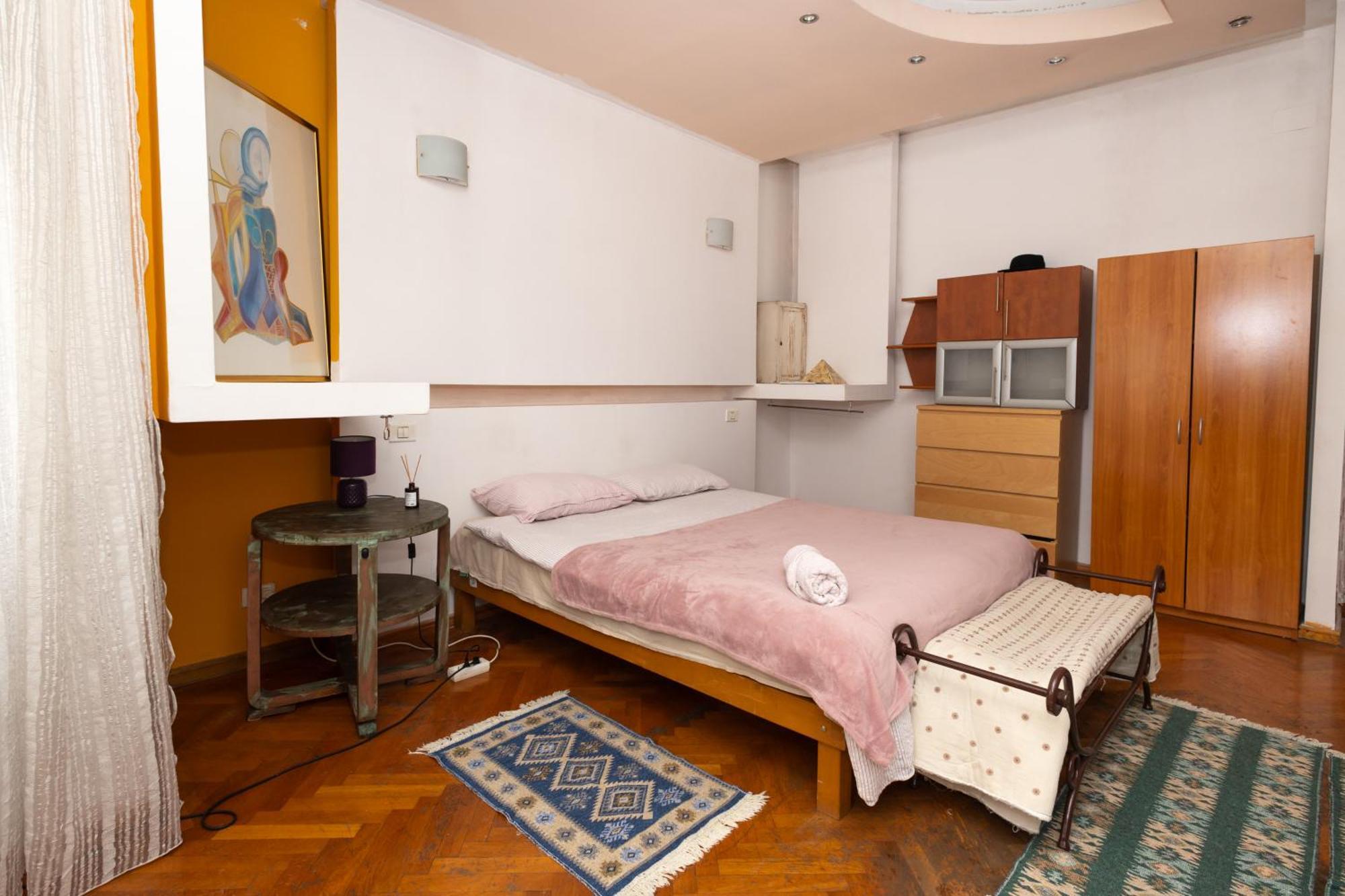Shared Retro Vintage Luxury Apartment Bucarest Extérieur photo