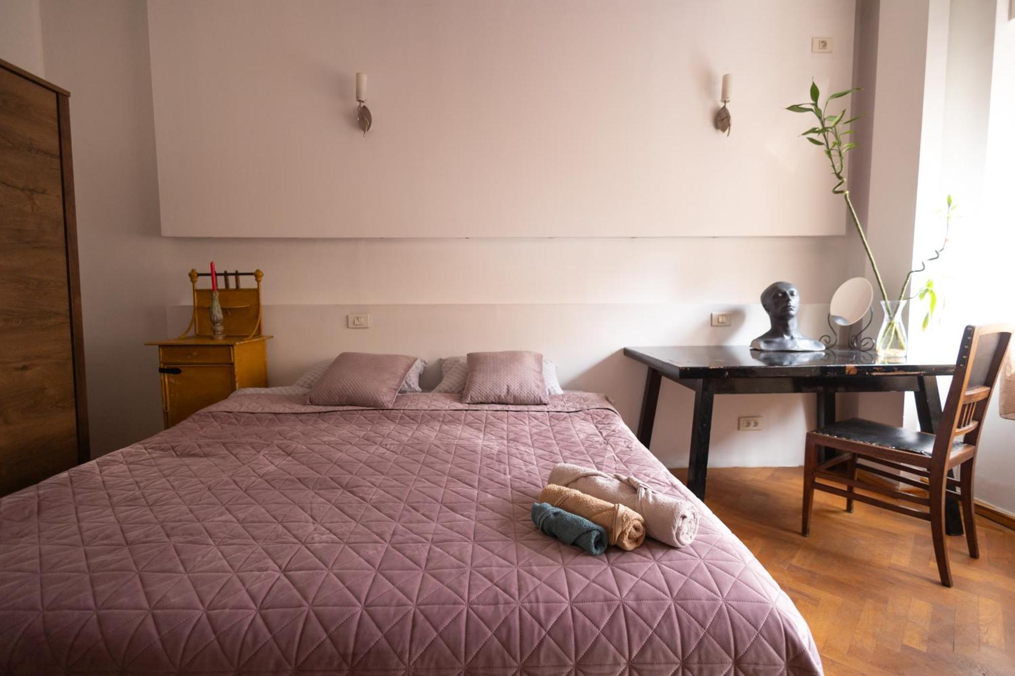Shared Retro Vintage Luxury Apartment Bucarest Extérieur photo