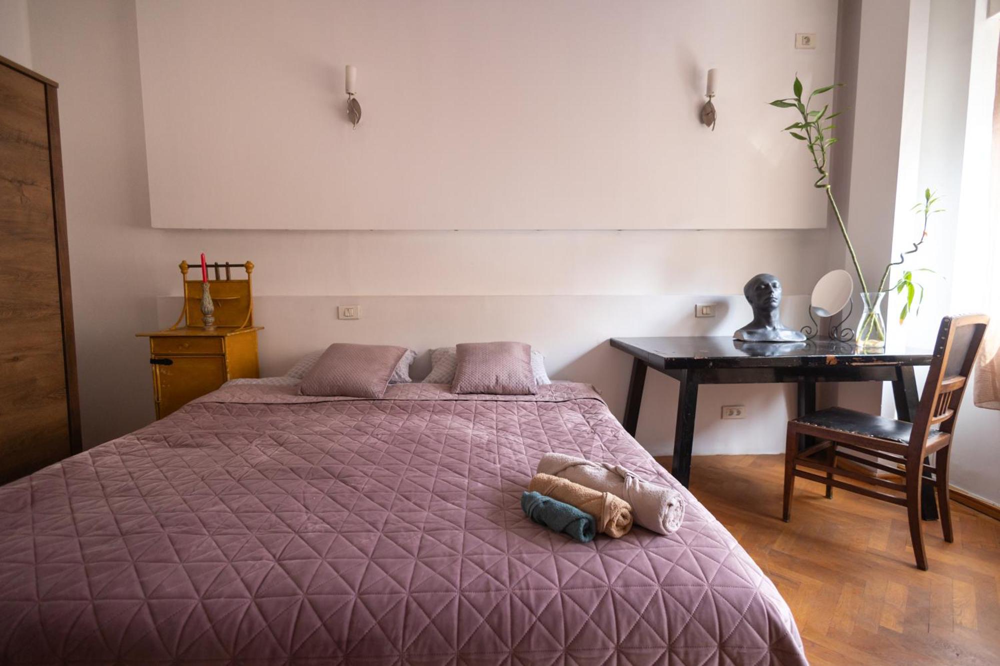 Shared Retro Vintage Luxury Apartment Bucarest Extérieur photo