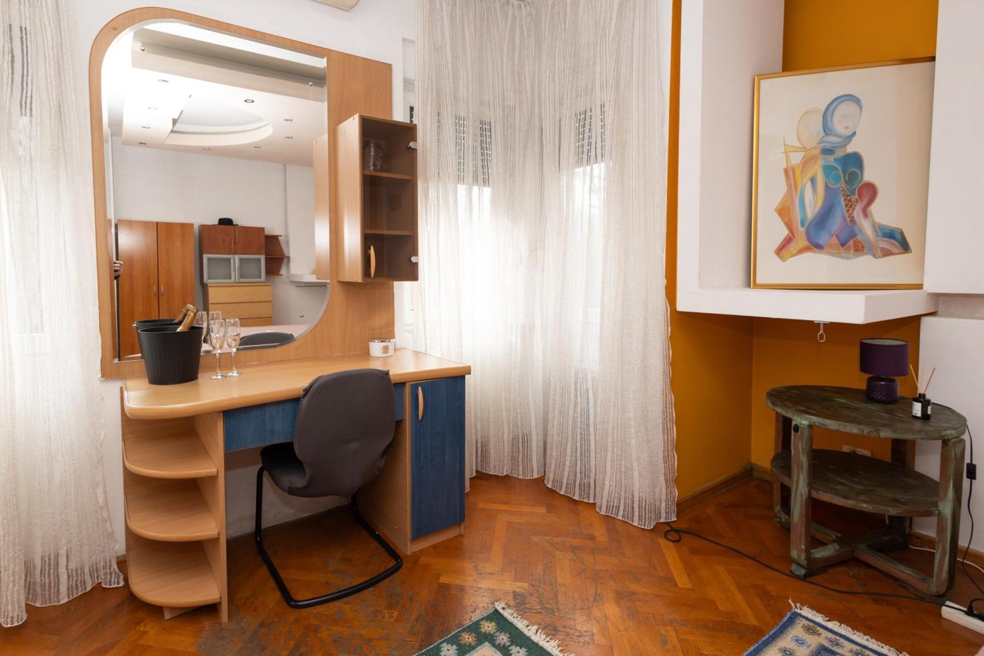 Shared Retro Vintage Luxury Apartment Bucarest Extérieur photo