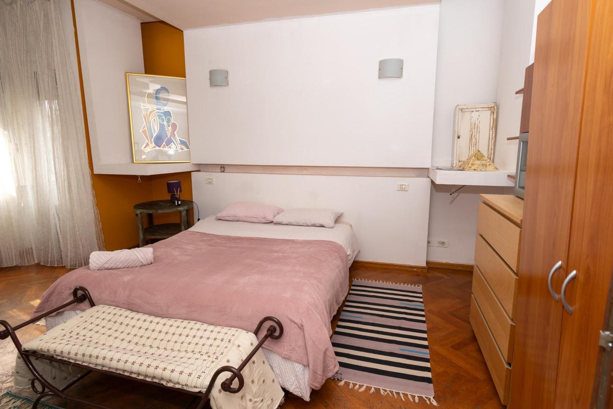 Shared Retro Vintage Luxury Apartment Bucarest Extérieur photo