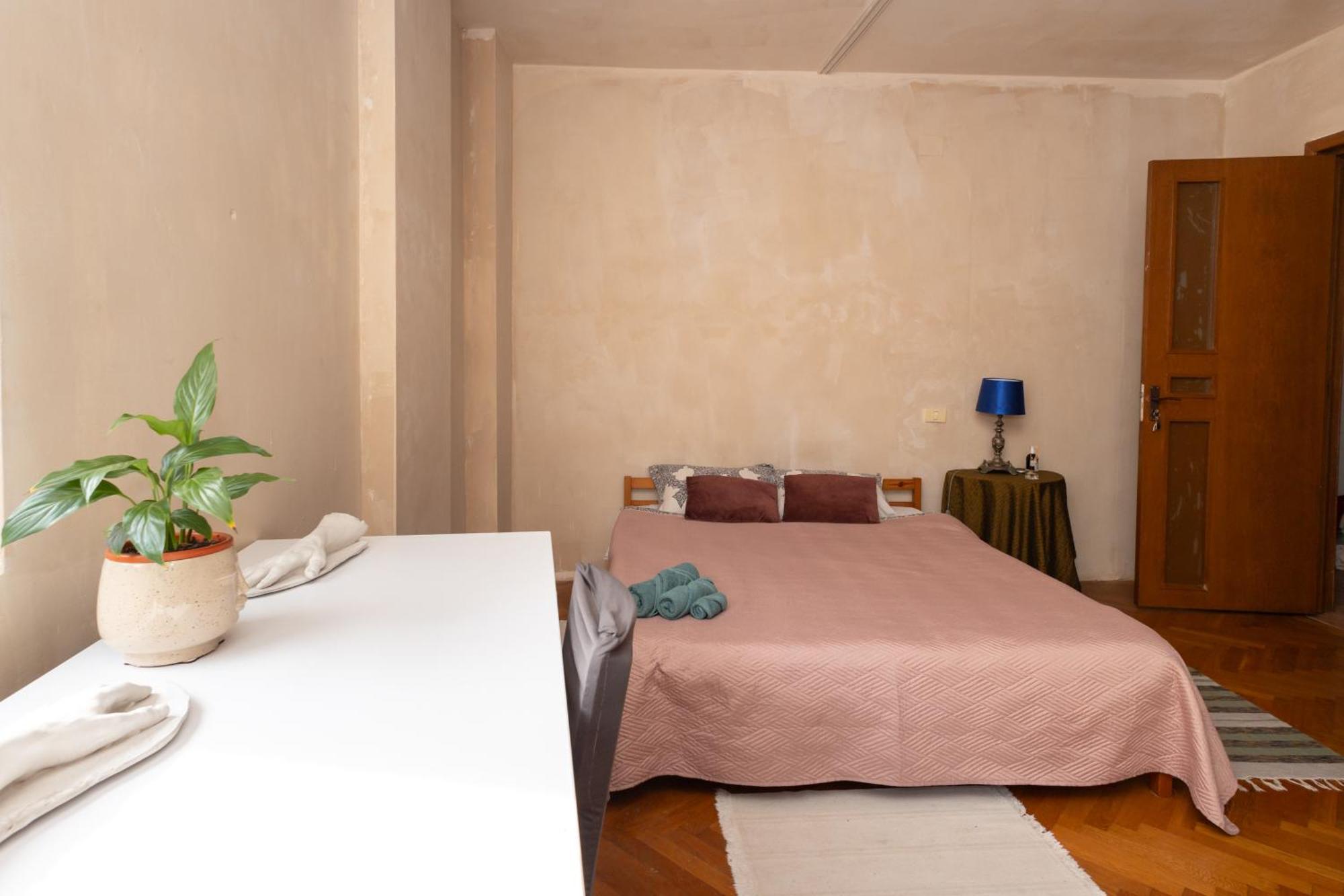 Shared Retro Vintage Luxury Apartment Bucarest Extérieur photo