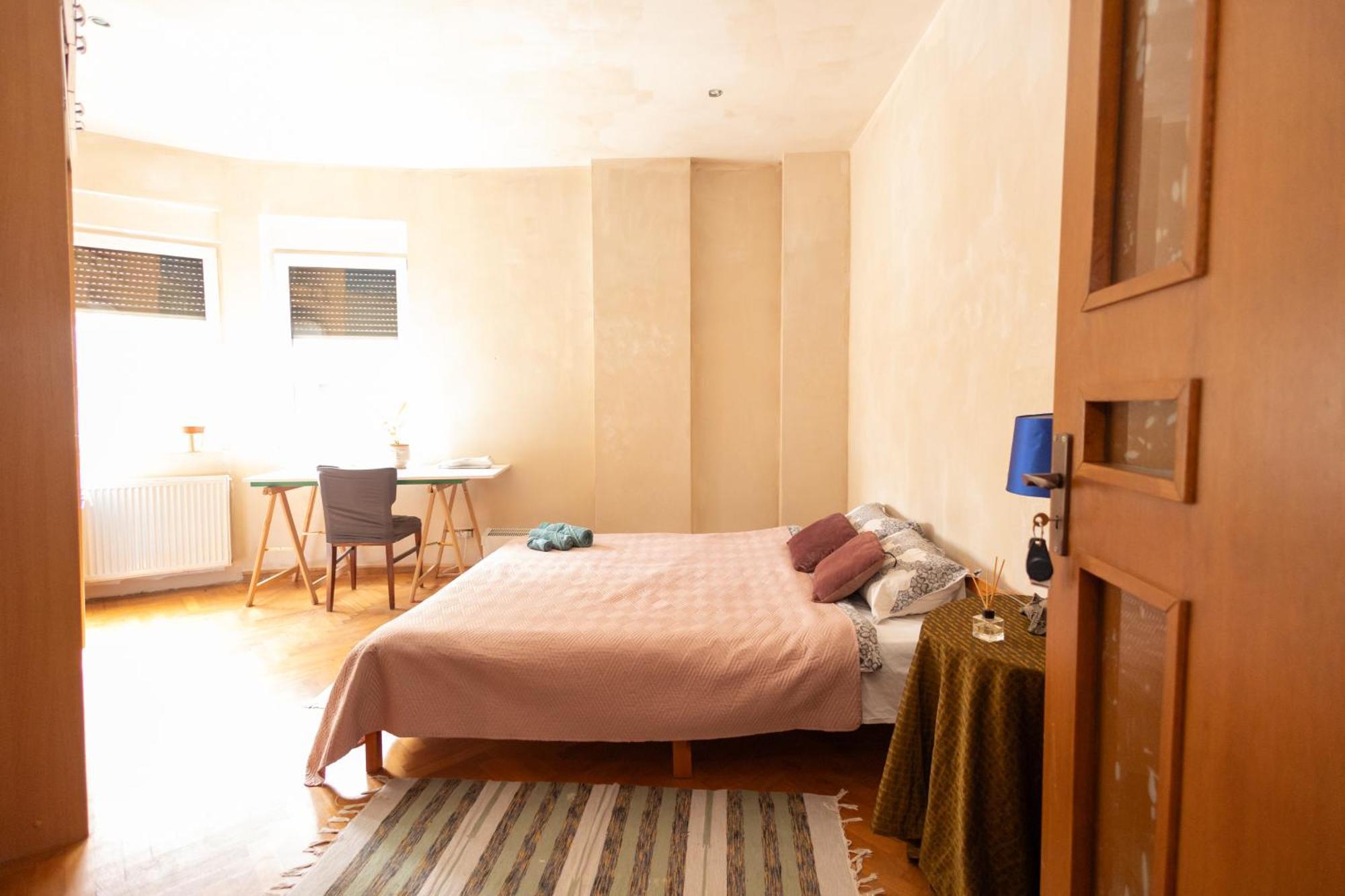 Shared Retro Vintage Luxury Apartment Bucarest Extérieur photo